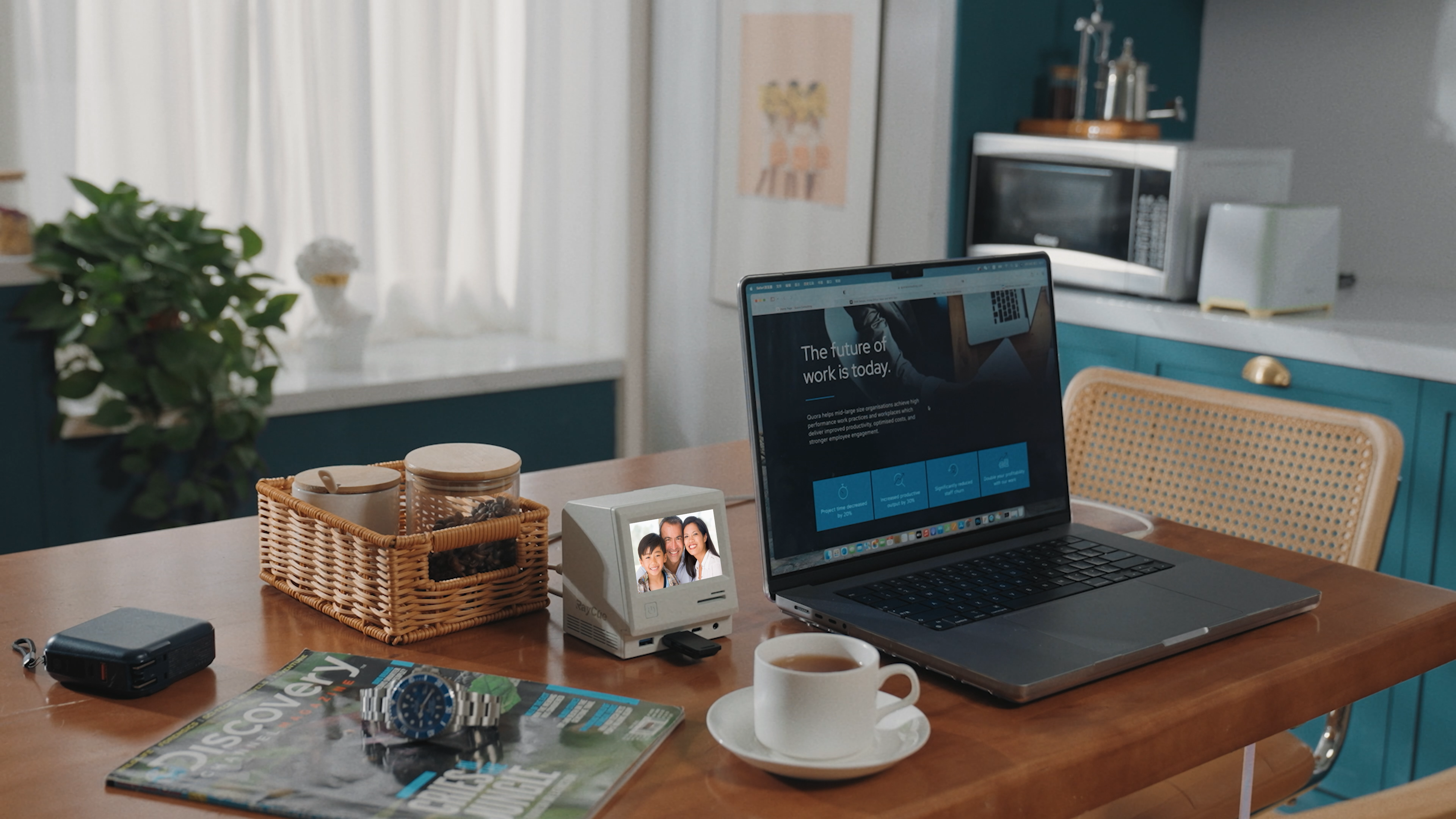 RayCue 128K: Retro Style Multifunctional Dock w/ Display